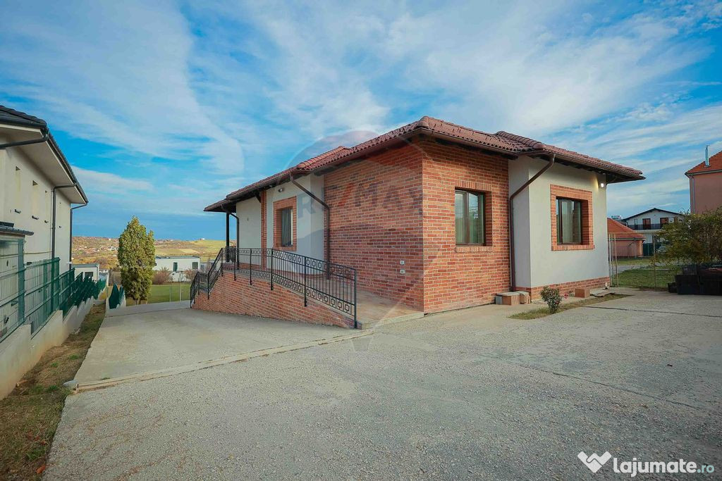 De vânzare casă cu 5 camere, în zona de dealuri, str. ...