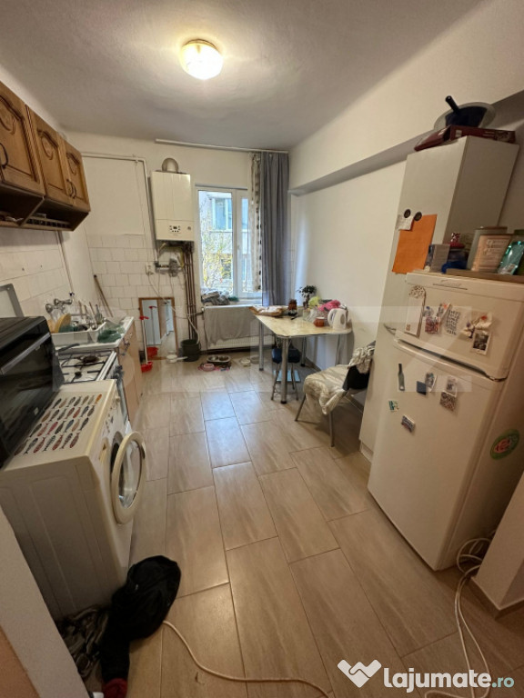 Apartament 2 camere, balcon, renovat, centrală, etaj interm