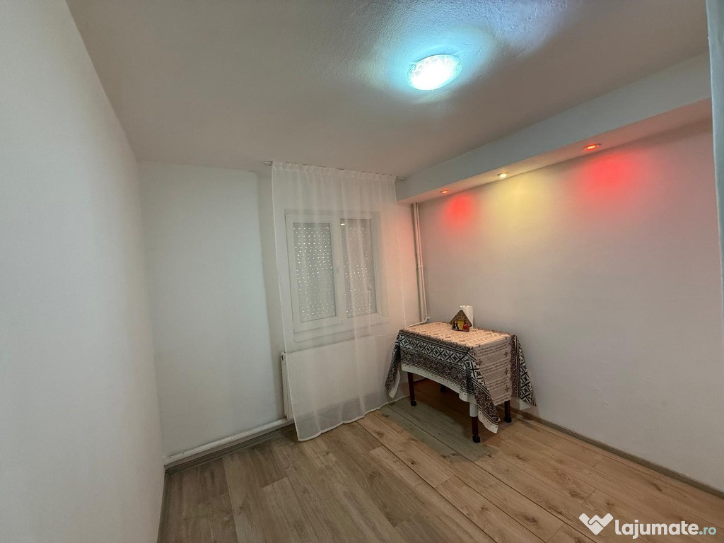 Camera de camin cu baie proprie