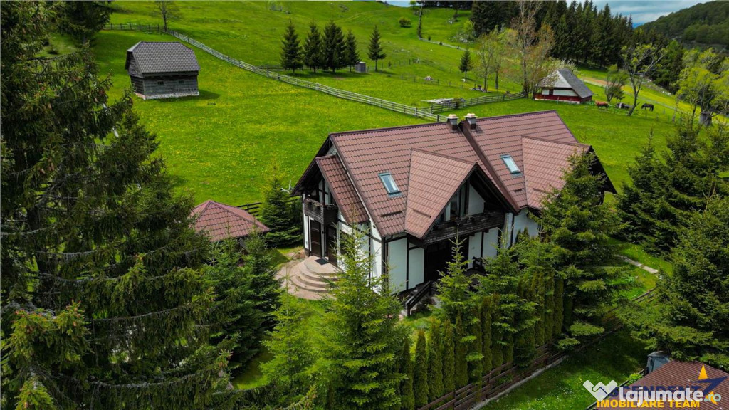 FILM! Eleganta casa de vacanta,select echipata,peisaj de vis