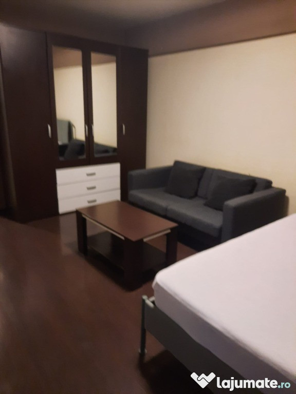 Piata sudului stradal etaj 5