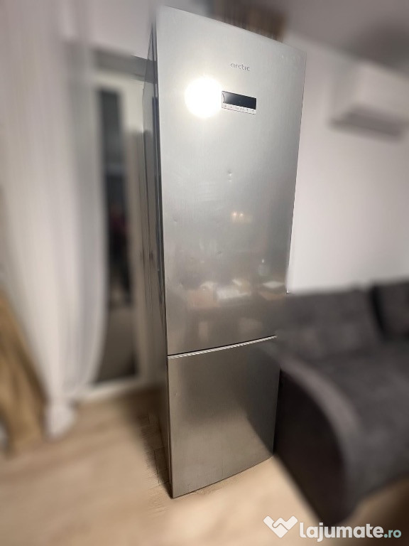 Vând combină frigorifică Arctic
