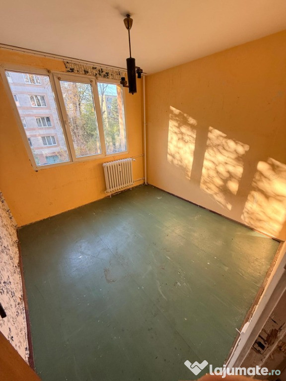 Proprietar, apartament 3 camere, situat in strada Aleea Callatis