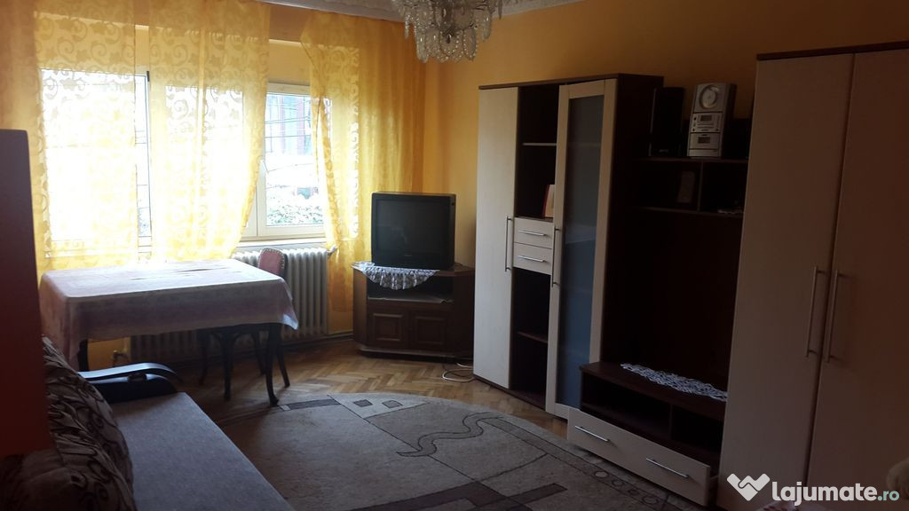 FALEZA NORD-APARTAMENT 5 CAMERE ETAJ 1 CU GAZE