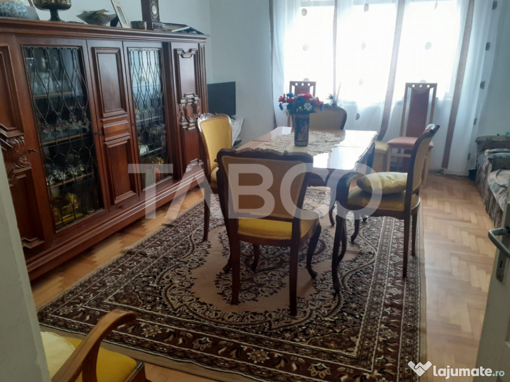 Casa 6 camere 3 bai curte si gradina 400 mp panouri fotovolt