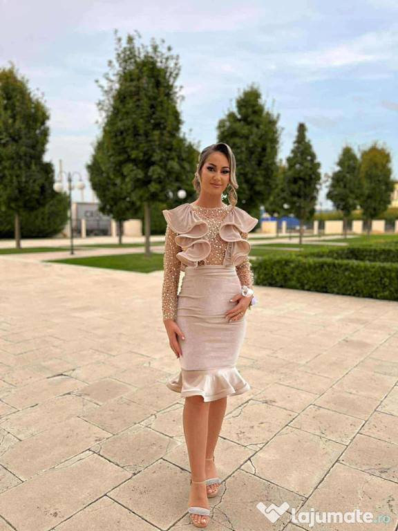 Rochie catifea cu paiete aurii