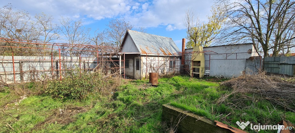 Teren 365mp Vidra-Copaceni cu 2 case, fundatie, fosa, beci, put