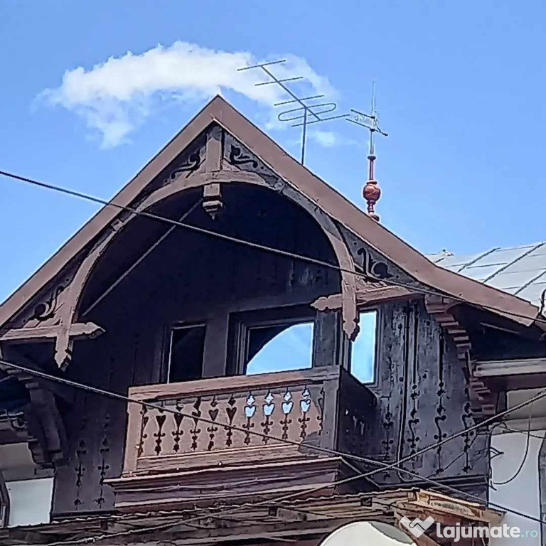 Sinaia ultracentral - apartament 4 camere la mansarda in vila P+1+M