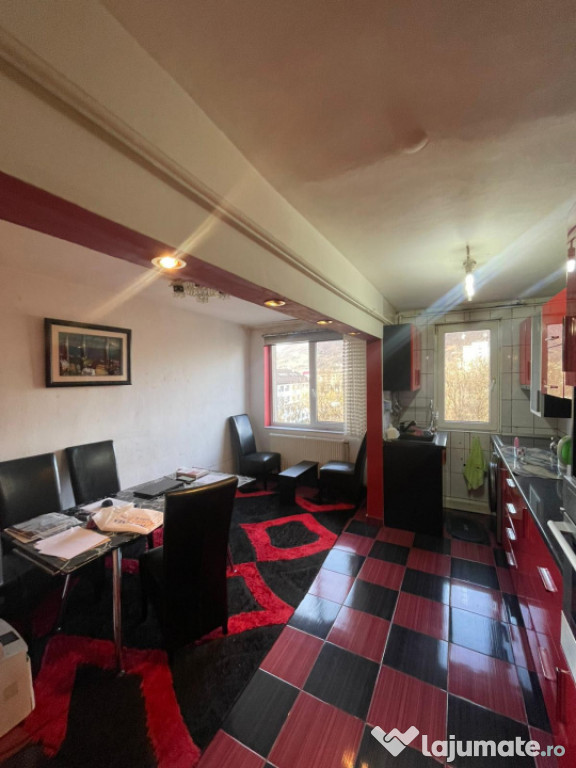 Apartament 3 camere, 60 mp utili, zona Central