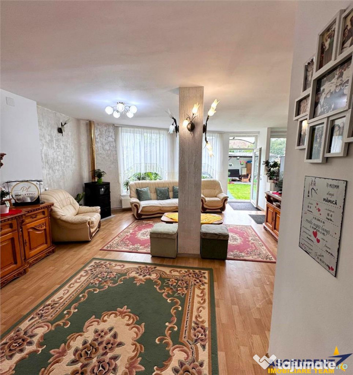 Casa in apreciabil potential,cu terase, curte,gradina echipa