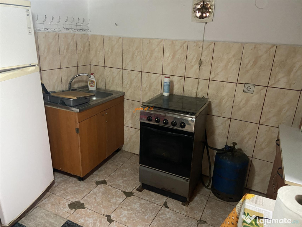 Casa formata din 2 corpuri de in sat Maluri , comuna Vultur