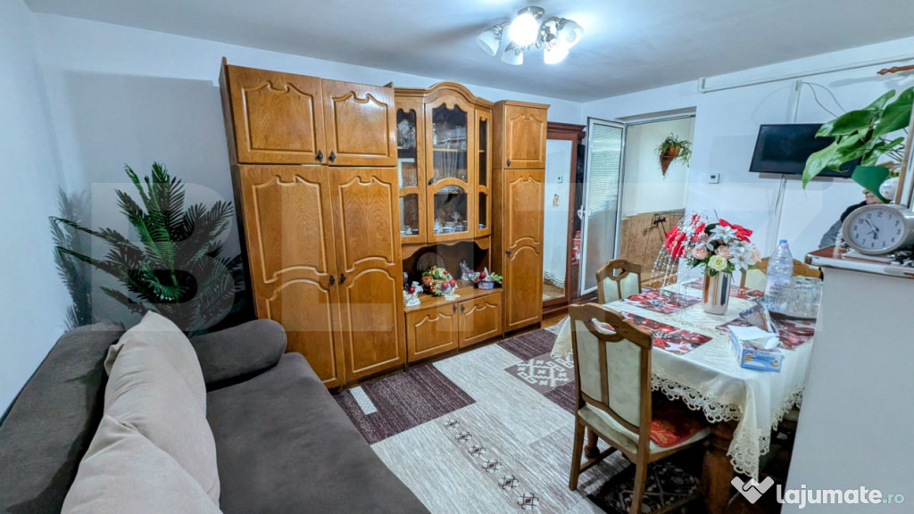 Apartament cu 3 camere, 64 mp, zona Cetate