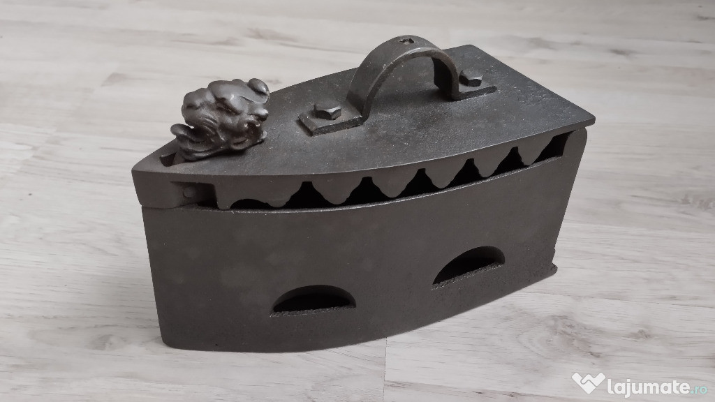 Fier de calcat vechi obiect de colectie sau decor