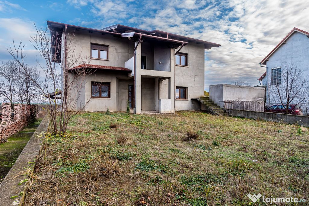 Casă spatioasa, construcție nouă – Zimandu Nou Teren...