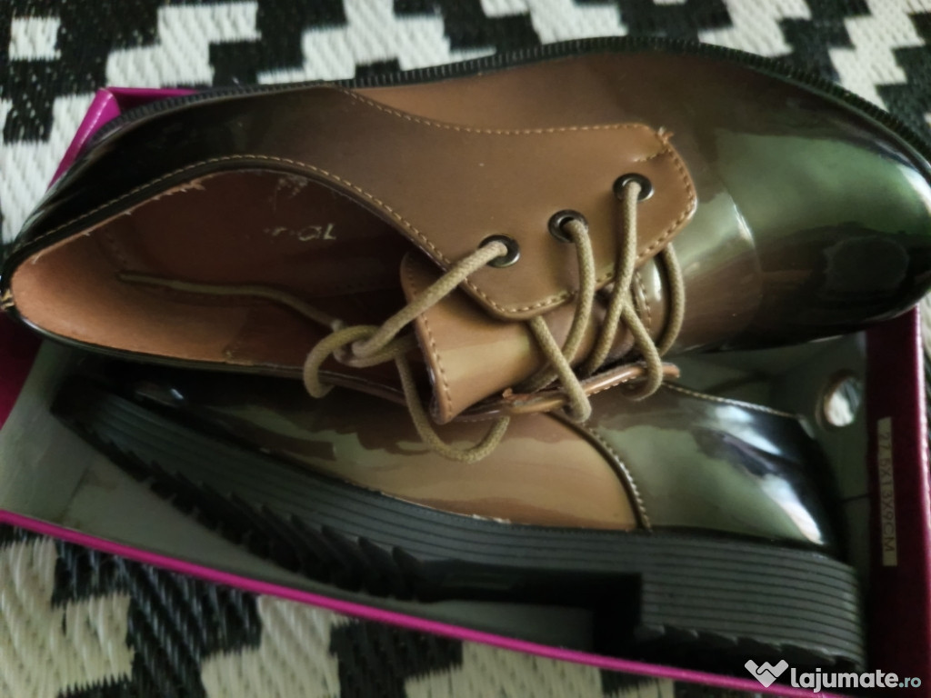 Ofer spre vânzare pantofi dama mărimea 37 la prețul de 169 de lei