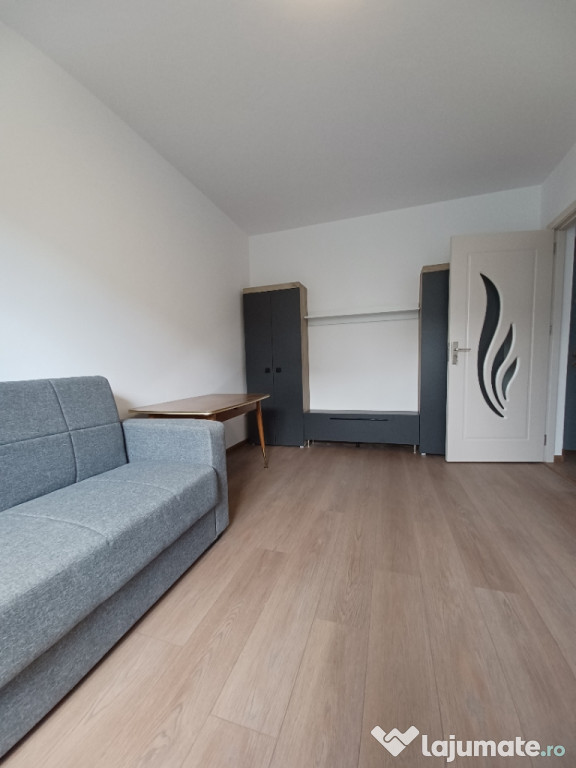 Închriez apartment cu o cameră zona Piața Darmaneşti