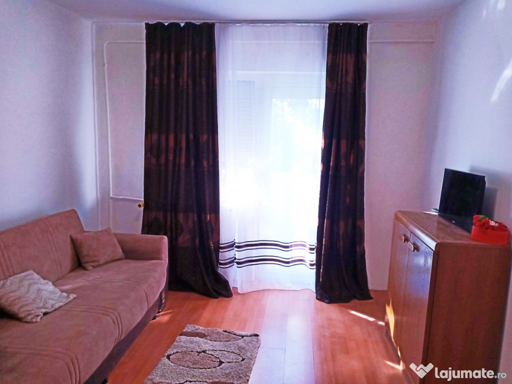 Garsoniera de inchiriat la etajul 4, Central zona Intim Arad