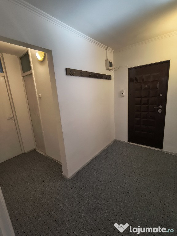 Inchiriez apartament 3 camere Micalaca