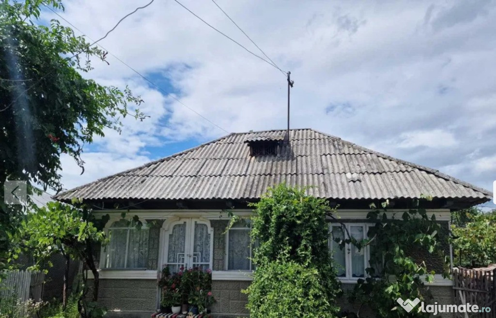 Casa cu teren orasul Roznov judetul Neamt 1550 mp