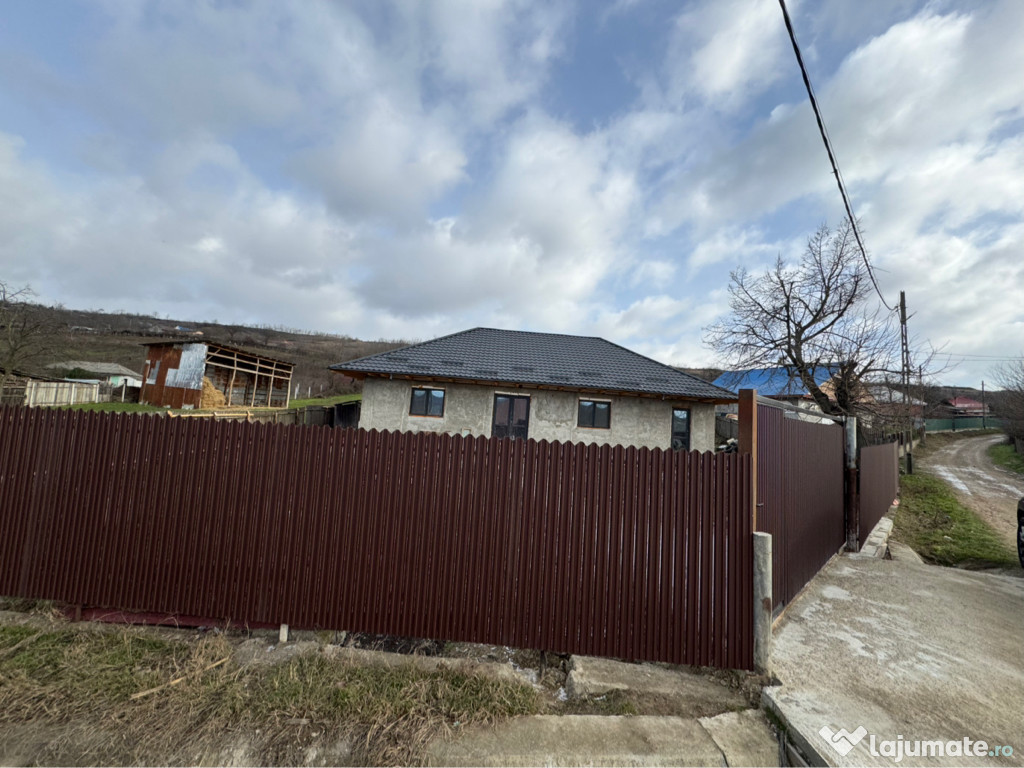 Casa de vânzare la sat