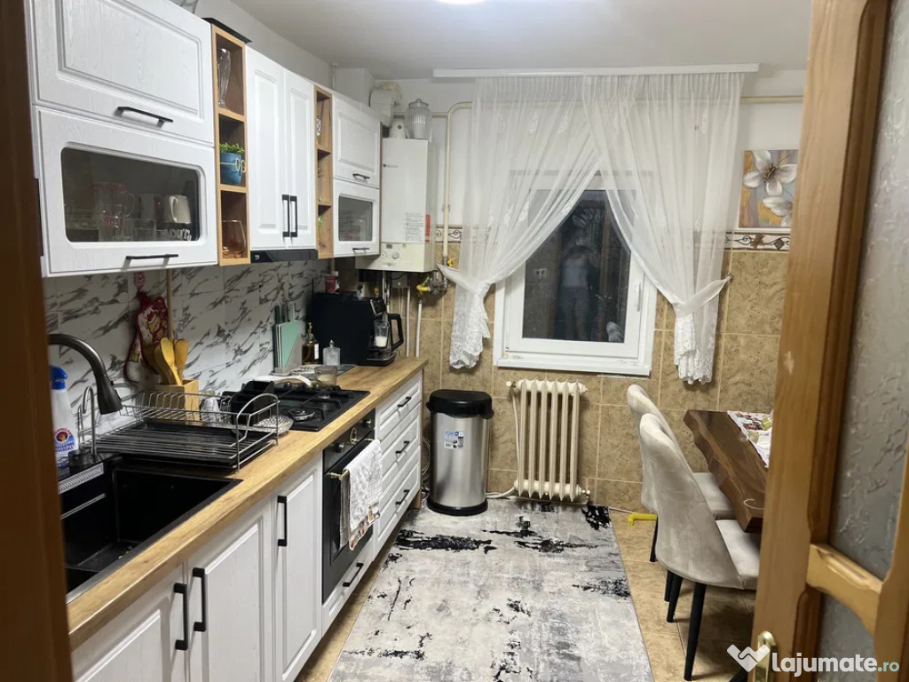 Apartament Cu 3 Camere Decomandate Etaj 1 - Zona Obcini