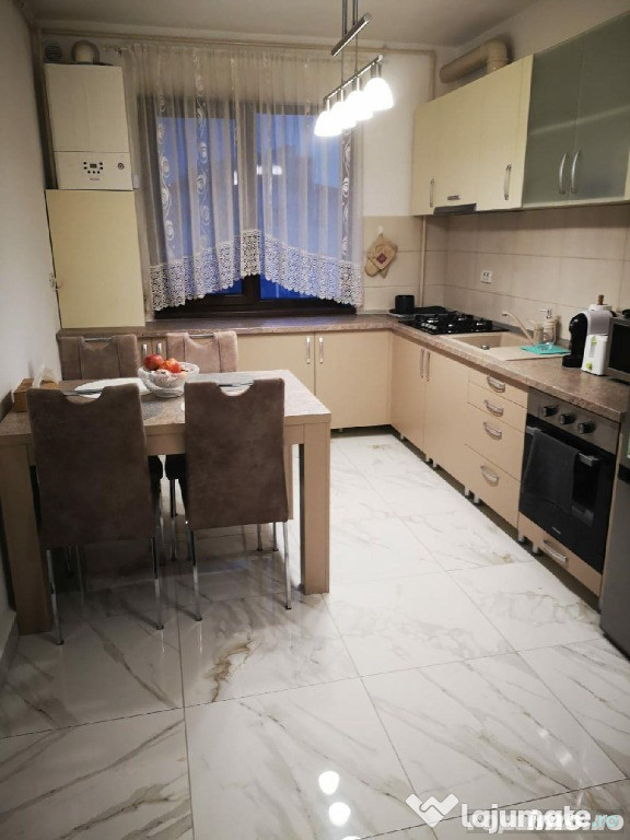 Garsoniera zona Universitate