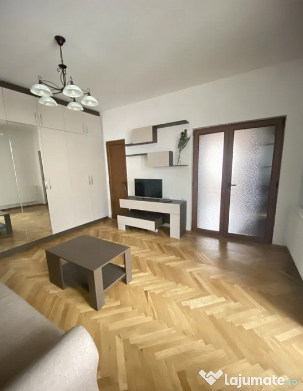 Garsoniera decomandata - zona Centru Istoric