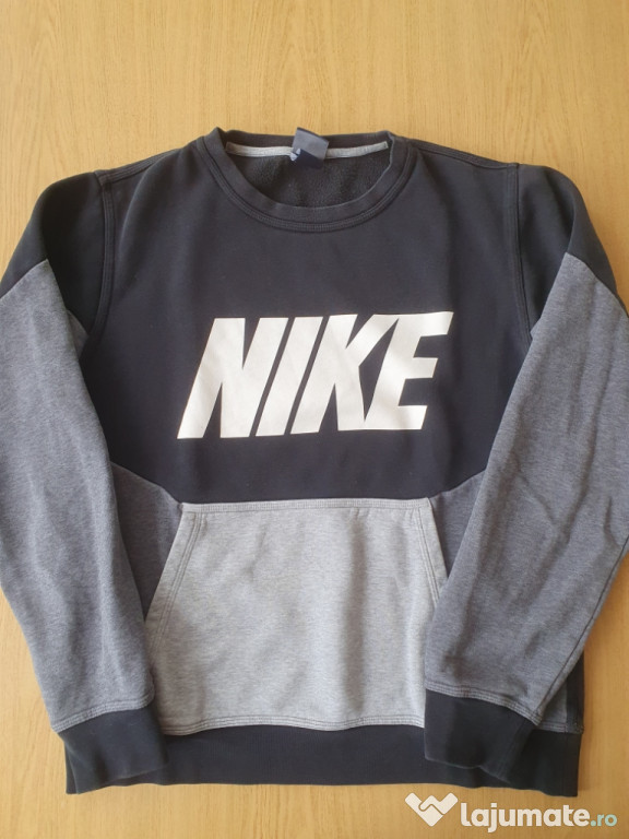 Hanorac Nike in stare foarte bună