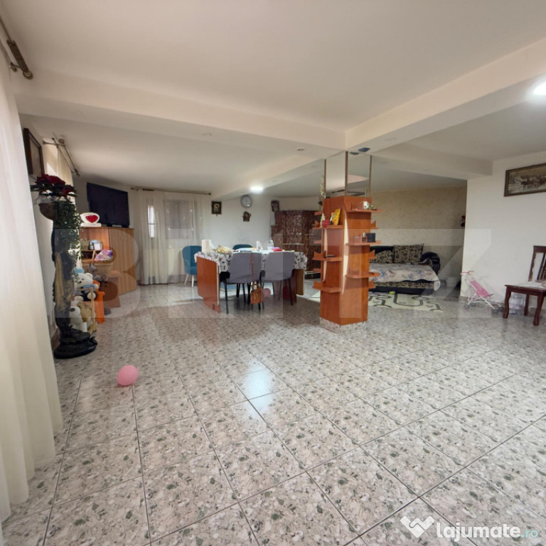 Casa de vanzare, la 11 km de Targu Jiu