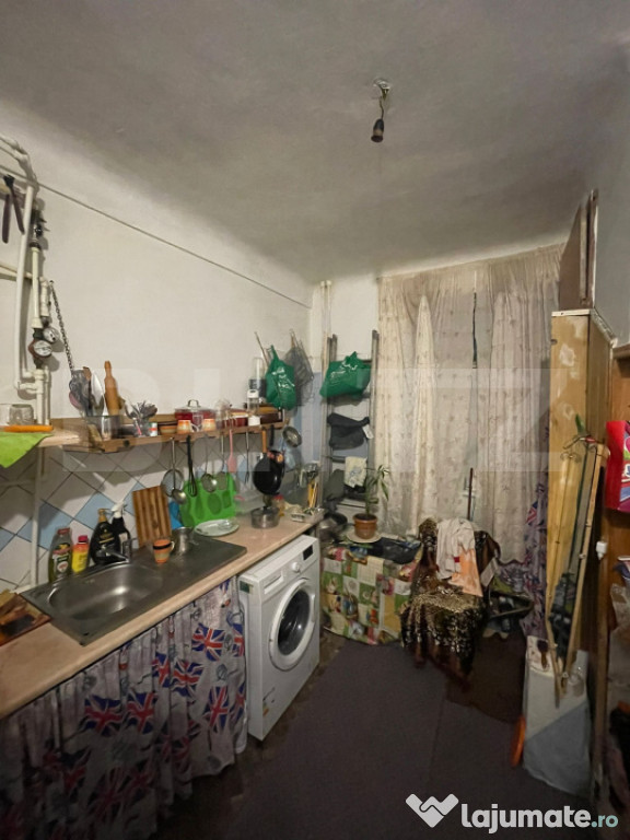 Cameră de cămin + bucătărie, la parter, strada Nanterre