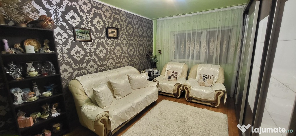 Apartament 3 camere,parter – Zona Piața Centrala