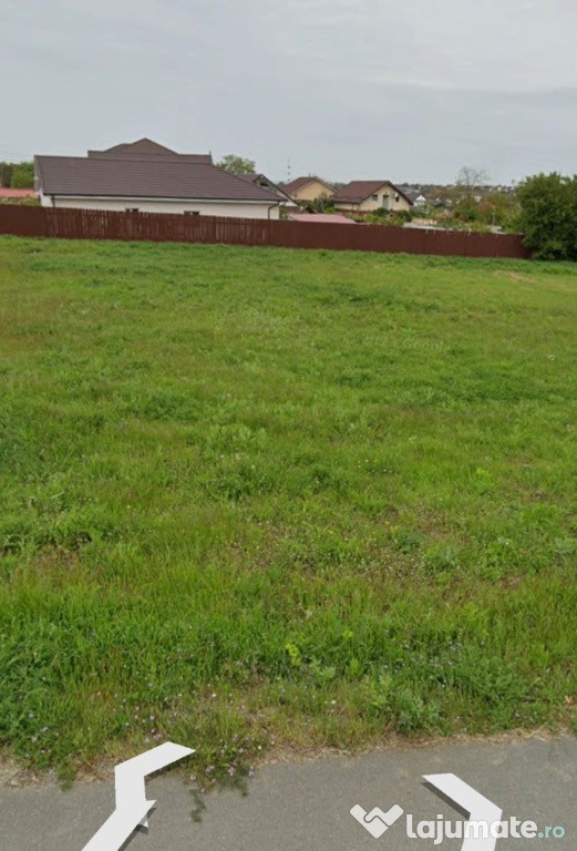 1200Mp teren intravilan intre case