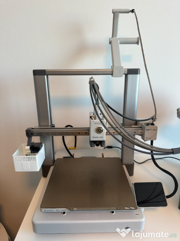 Vând imprimantă 3D Bambu Lab A1 cu AMS. Stare excelentă