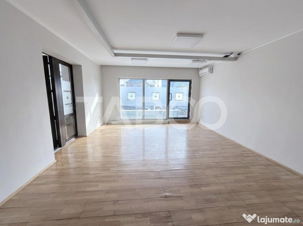 Cladire de birouri cu spatiu comercial la parter si 6 locuri