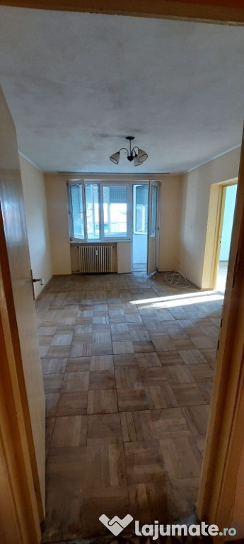 Apartament cu 2 camere decomandat zona Podgoria