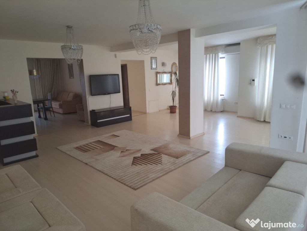 Duplex cu suprafata generoasa si multiple terase