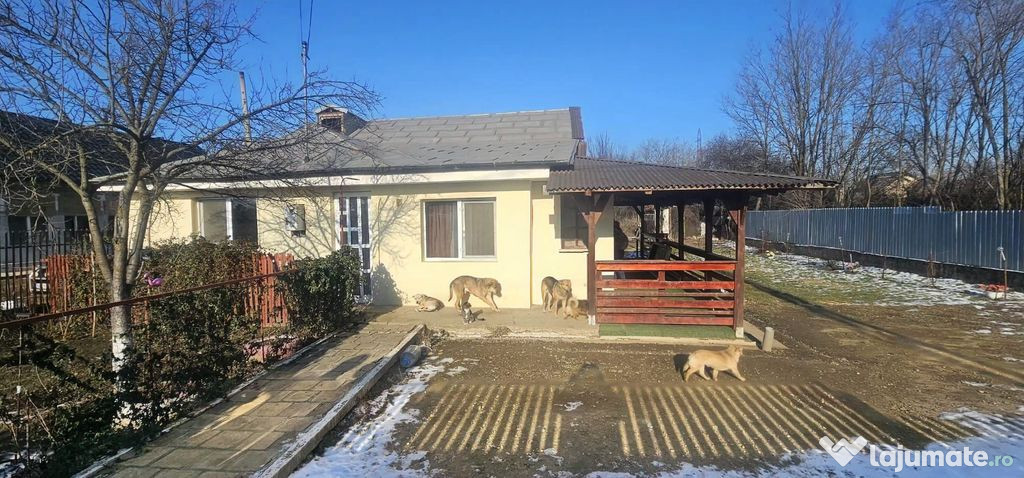 Casa individuala + 900 mp teren proprietate -Sendreni, ju...