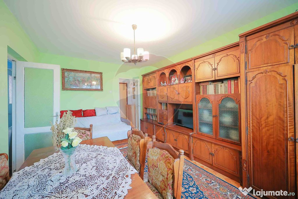 Apartament cu 3 camere, de vânzare în zona Rogerius