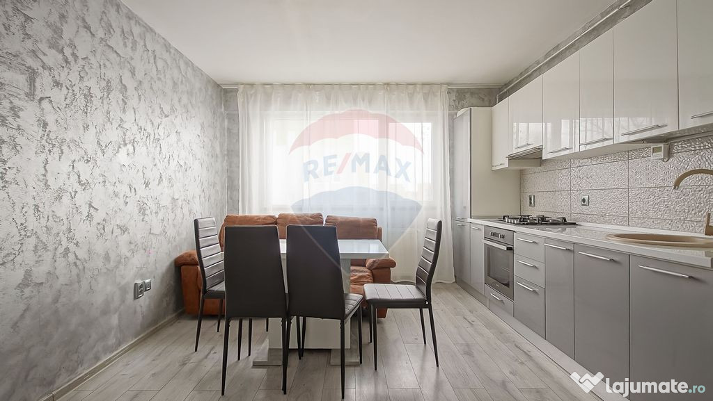 Apartament cu 3 camere de închiriat în zona Tractorul