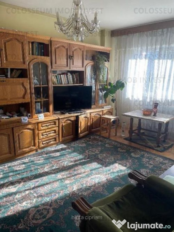 Apartament 3 camere, decomandat - zona Centru Civic