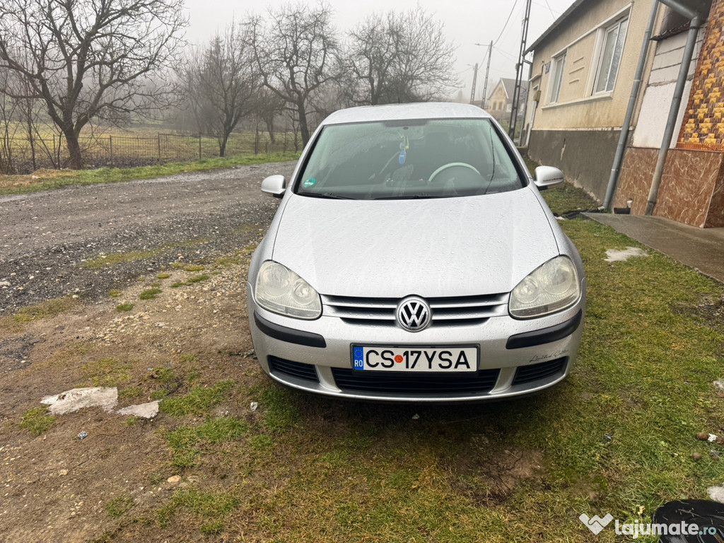 Vând Golf 5 1.6 benzină