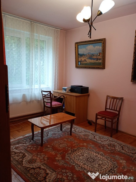 Enescu, zona Albina, 2 camere, decom., etaj 1