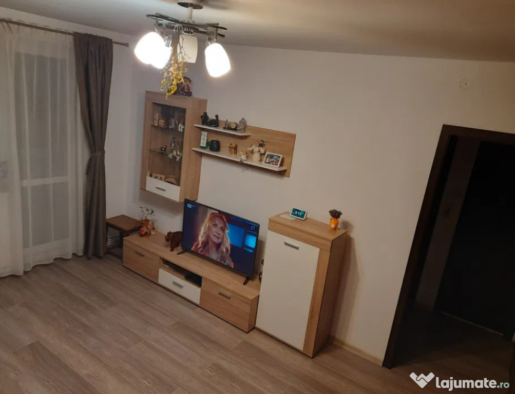 Apartament 2 camere, semidecomandat - zona Astra