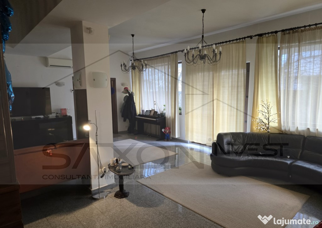 Casa - Vila Damaroaia 9 camere 300mp