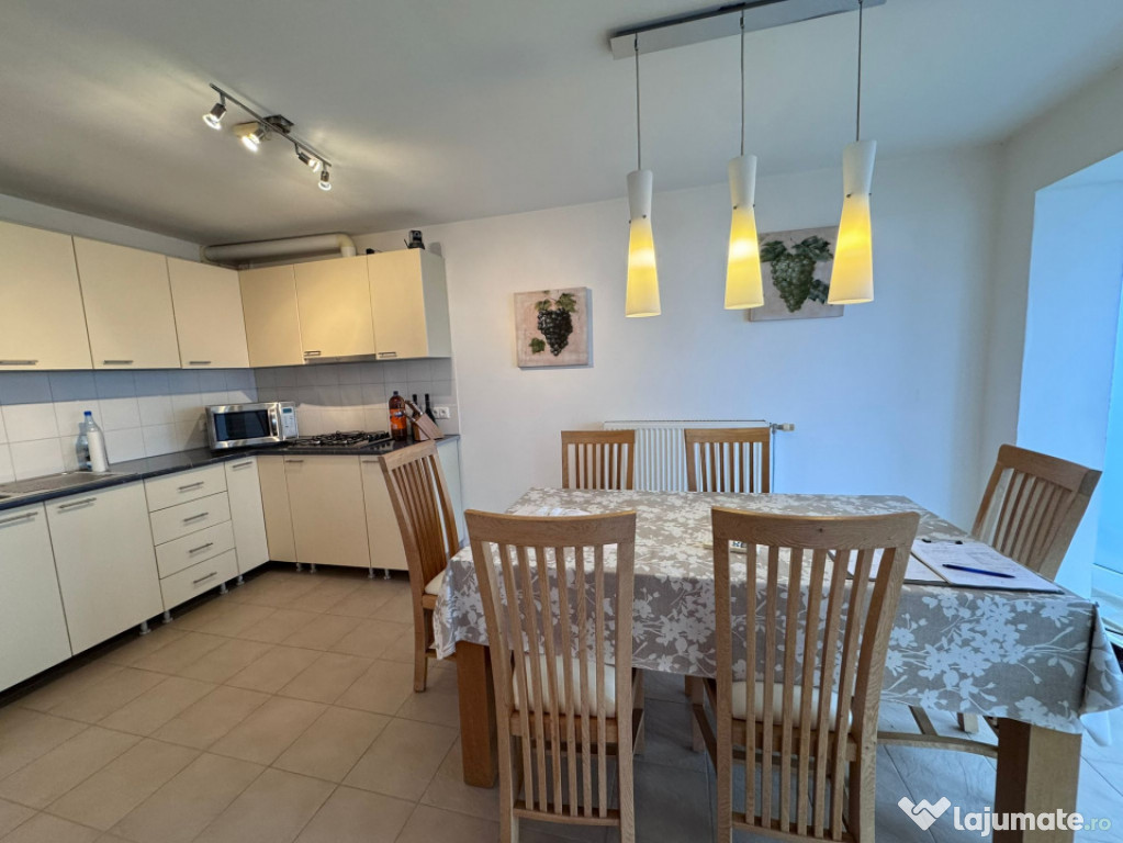 Oportunitate! Apartament 3 camere de vanzare, in Zona Centra