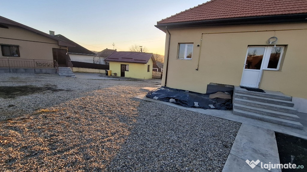 3 Case pe aceeasi parcela, sat Salistea Noua, com. Baciu, CLUJ