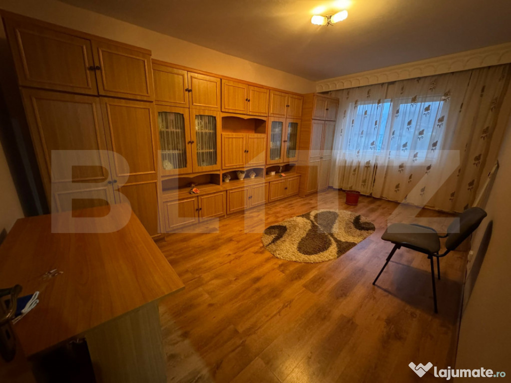 Apartament de vânzare – 3 camere, etaj 4/5, zona Bradet
