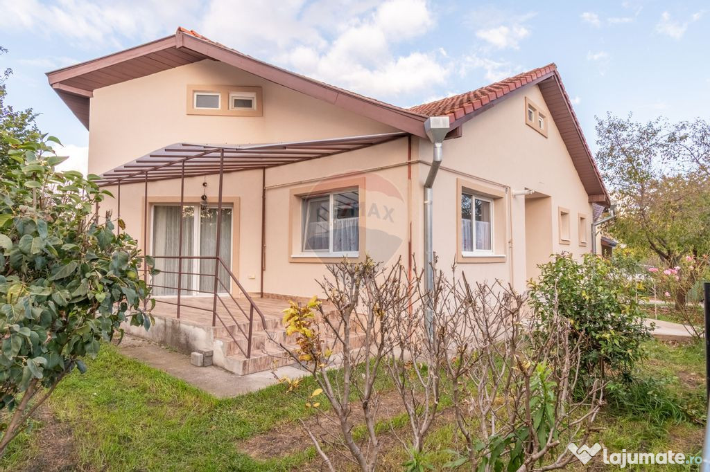 Casă renovată, luminoasă, cu teren generos și garaj d...