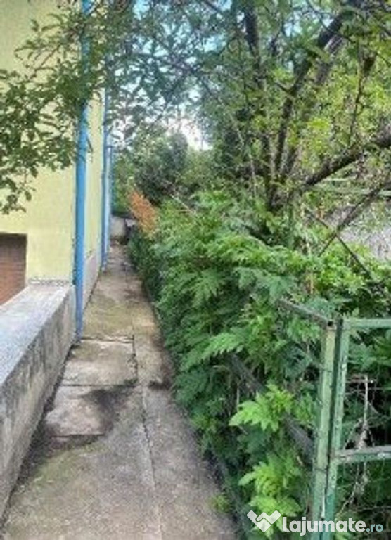 Metrou Laminorului Vila S+P+1+M nefinisata la interior zo...