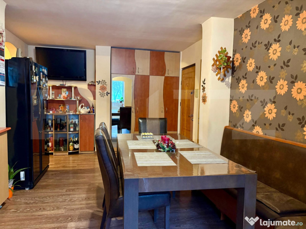 Apartament cu 4 camere, decomandat, spatios, 2 bai, Sanmarti